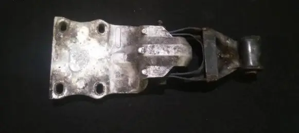 Opel Sintra Engine mount bracket