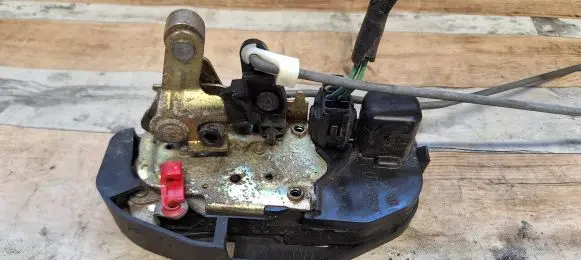 Jeep Grand Cherokee (WK) Front door lock