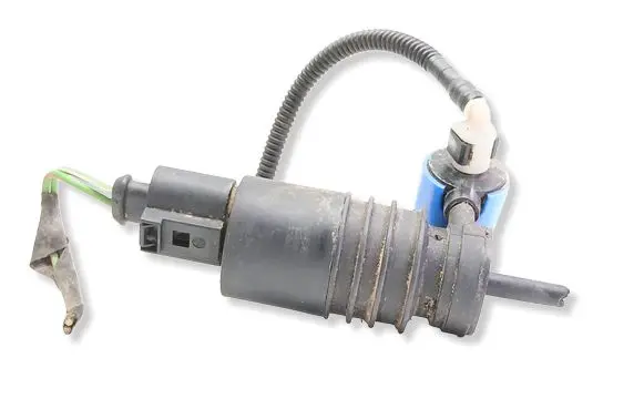 Volkswagen PASSAT B6 Windscreen/windshield washer pump 