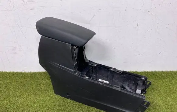 Renault Captur II Armrest 