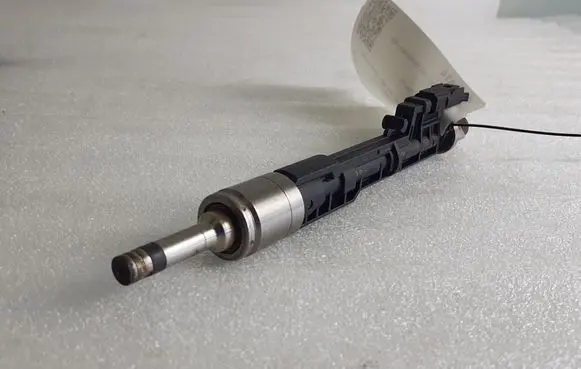 BMW X3 F25 Fuel injector 0261500172 7639994