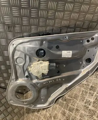 Mercedes-Benz C W204 Rear window lifting mechanism without motor A2048204302 2048204302