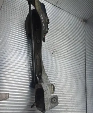 Front wiper linkage