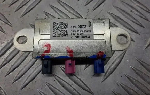Opel Mokka X Aerial antenna amplifier 20960972