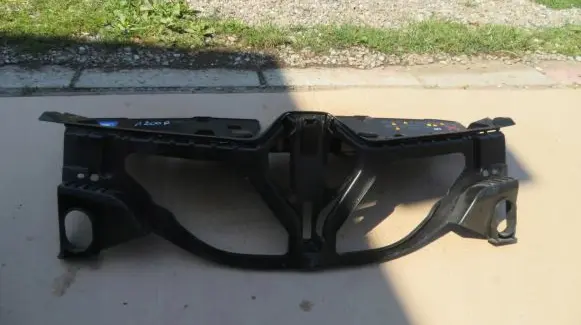 Renault Captur Front bumper upper radiator grill 620902271R
