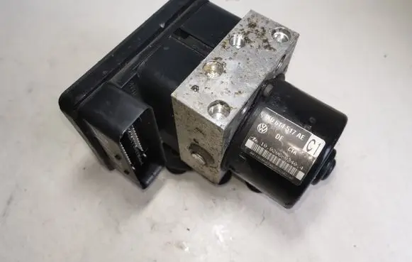 Volkswagen Touran I ABS Pump 1K0907379AC 1K0614517AE