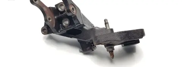 Toyota Avensis T250 Engine mounting bracket 123150R012
