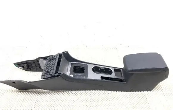 Volkswagen PASSAT B7 Center console 