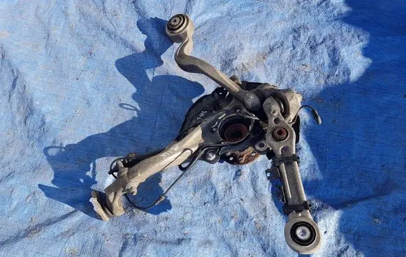 Mercedes-Benz GLC X253 C253 Front wheel hub spindle knuckle ZWROTNICA253L
