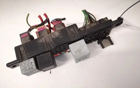 Volkswagen Golf IV Fuse box set 8l0941822