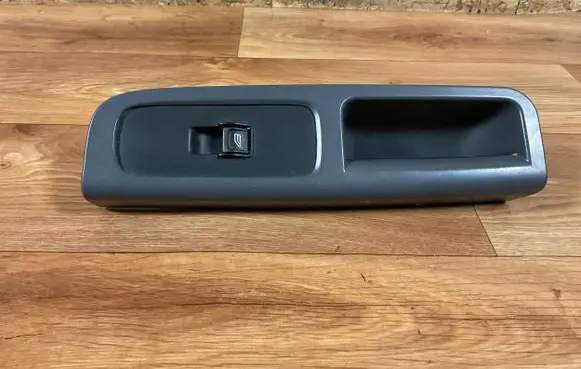 Volvo V50 Electric window control switch 8679474