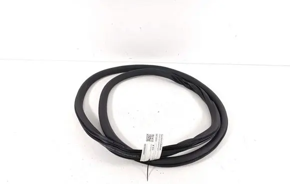 Opel Astra L Front door rubber seal 9847142380