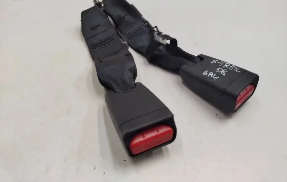 Nissan X-Trail T31 Middle seatbelt buckle (rear) 