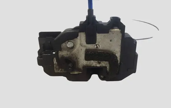 Nissan Qashqai+2 Rear door lock