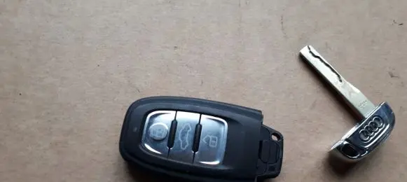 Audi A4 S4 B8 8K Ignition key/card 8T0959754AG