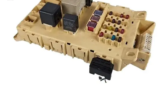 Toyota RAV 4 (XA20) Fuse module E11020100