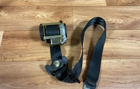Peugeot 307 Front seatbelt 040065