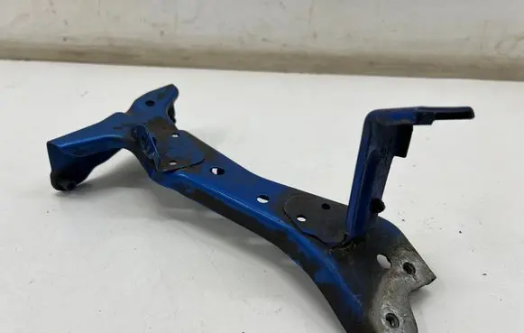 Audi A3 S3 8V Fender mounting bracket 8V0821136A
