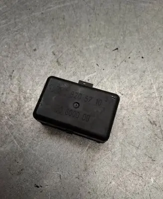 Mercedes-Benz E W210 Rain sensor 2108205710 00600000
