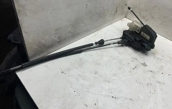 Hyundai Santa Fe Front door lock 813202B060