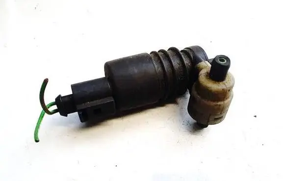 Volkswagen PASSAT B5 Windscreen/windshield washer pump 1j0973722