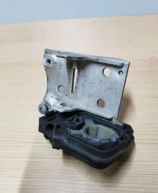 BMW 5 F10 F11 Radiator mount bracket 7186514 74314910