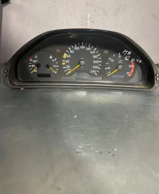 Mercedes-Benz E W210 Speedometer (instrument cluster) 2105401448 A2195401448 110008898002