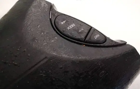 Steering wheel buttons/switches