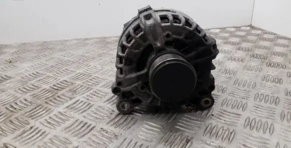Volkswagen PASSAT B7 Generator/alternator 03L903024F