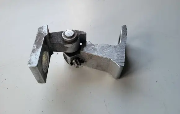 Skoda Superb B6 (3T) Rear door lower hinge