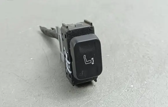 Opel Grandland X Seat control switch