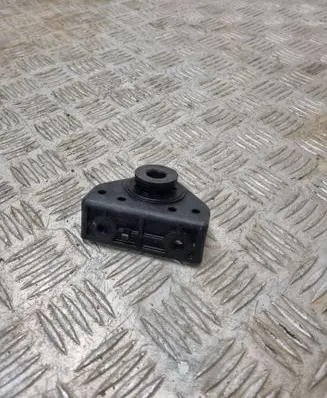 KIA Sportage Radiator mount bracket 