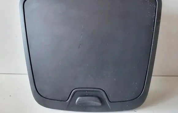 Hyundai Santa Fe Glove box U107334811