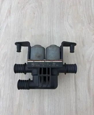 BMW X5 F15 Coolant heater control valve 6910544 151215 1147412166