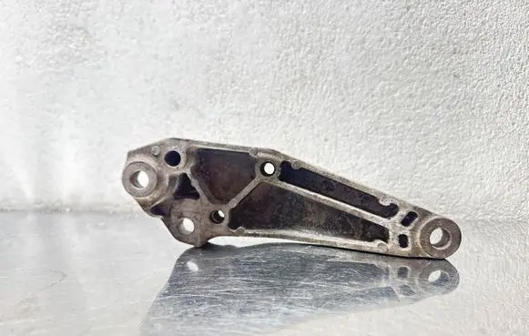 Opel Insignia A Engine mounting bracket 13228256