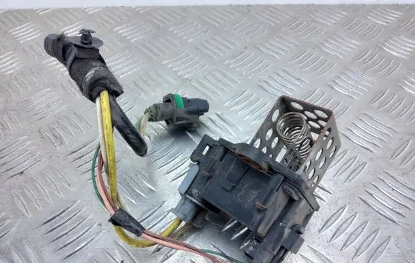 Peugeot 207 Coolant fan relay 9658508980