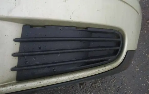 Volvo V50 Front bumper lower grill