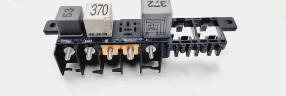 Volkswagen PASSAT B5 Fuse module 8L0941822A