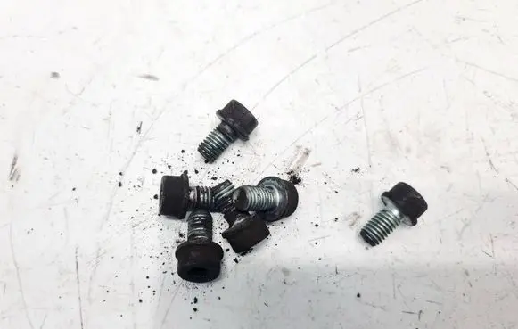 Volkswagen PASSAT B5.5 Nuts/bolts 
