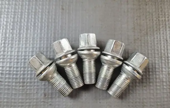 Audi Q4 e-tron Nuts/bolts 