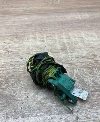 Seat Leon (1P) Airbag deployment crash/impact sensor 3C0909606 WITHPLUG