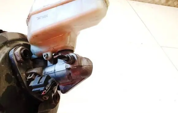 Master brake cylinder