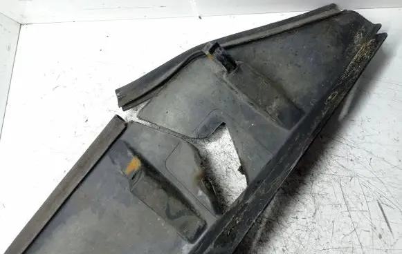 Mercedes-Benz 190 W201 Intercooler air guide/duct channel 2015050088