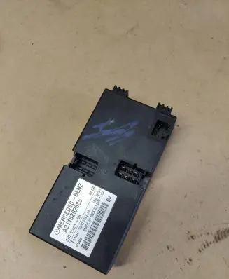 Mercedes-Benz E W211 Seat control module A2118202685 00005822A8 072462