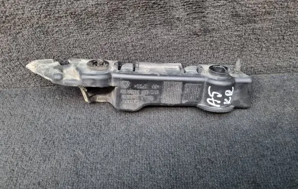 Front bumper mounting bracket