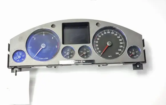 Volkswagen Phaeton Speedometer (instrument cluster) 3D0920882F