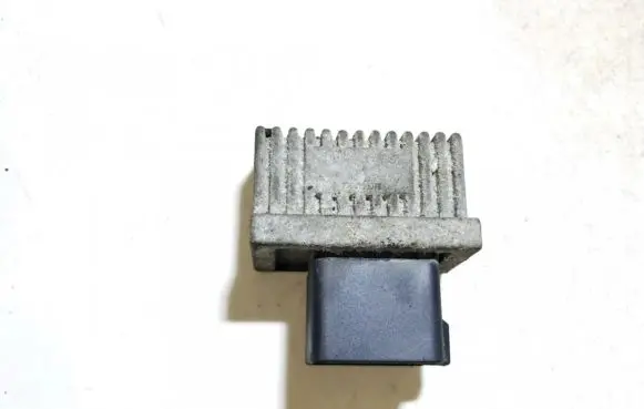 Renault Megane II Glow plug pre-heat relay 7700115078