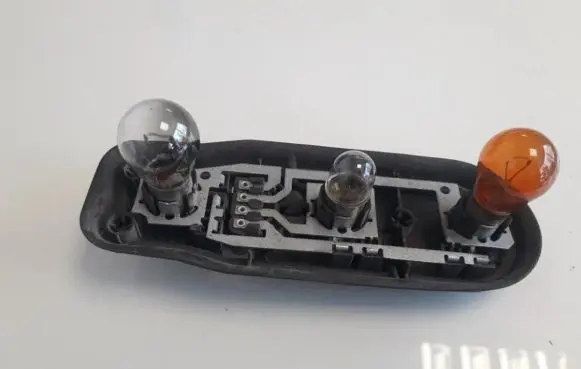 BMW 5 E39 Tail light bulb cover holder 2496339 393390
