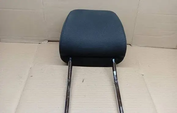 Seat Leon (5F) Front seat headrest 