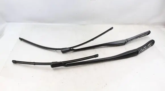 BMW 5 G30 G31 Front wiper blade arm